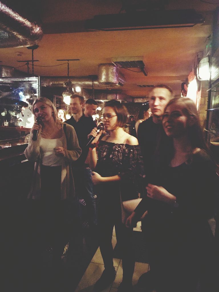 kameralna grupa spiewu, karaoke, integracja, wspólne śpiewanie